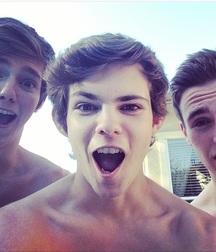 Hot Idols: Robbie Kay 5dbcb5b9c69e6.jpg