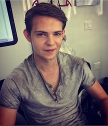 Hot Idols: Robbie Kay 5dbcb5c74060a.jpg