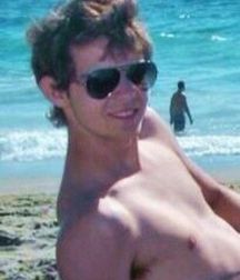 Hot Idols: Robbie Kay 5dbcb5ca45954.jpg