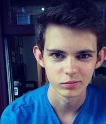 Hot Idols: Robbie Kay 5dbcb5dbbbfac.jpg