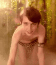 Hot Idols: Troye Sivan 5dbdd2c840fb2.gif