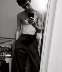 Hot Idols: Troye Sivan 5dbdd2d830fea.jpg