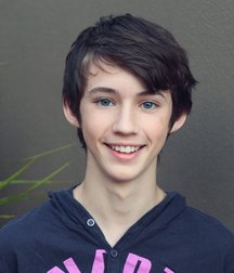 Hot Idols: Troye Sivan 5dbdd3185f538.jpg