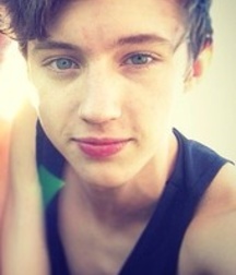 Hot Idols: Troye Sivan 5dbdd31b7faf1.jpg
