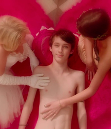 Hot Idols: Troye Sivan 5dbdd37f13f7c.jpg