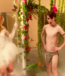 Hot Idols: Troye Sivan 5dbdd397c4a8d.jpg