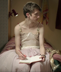 Hot Idols: Troye Sivan 5dbdd3b149536.jpg