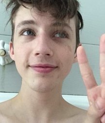 Hot Idols: Troye Sivan 5dbdd3ec1599a.jpg