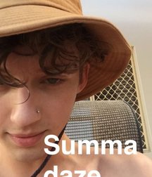 Hot Idols: Troye Sivan 5dbdd3f0a24b9.jpg