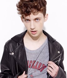 Hot Idols: Troye Sivan 5dbdd3f6a7b6c.jpg
