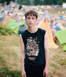 Hot Idols: Troye Sivan 5dbdd400b31c3.jpg
