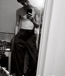 Hot Idols: Troye Sivan 5dbdd40488da0.jpg