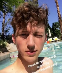 Hot Idols: Troye Sivan 5dbdd41c5c943.jpg