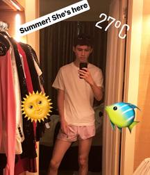 Hot Idols: Troye Sivan 5dbdd42186c4c.jpg