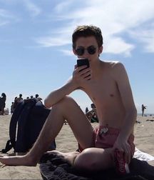 Hot Idols: Troye Sivan 5dbdd43412d23.jpg