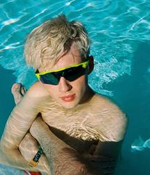 Hot Idols: Troye Sivan 5dbdd449610a4.jpg