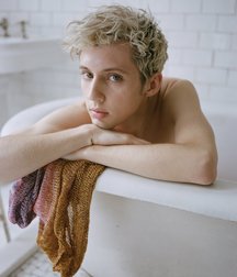 Hot Idols: Troye Sivan 5dbdd47521e97.jpg
