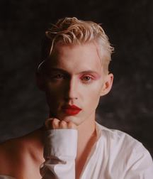 Hot Idols: Troye Sivan 5dbdd47c37127.jpg