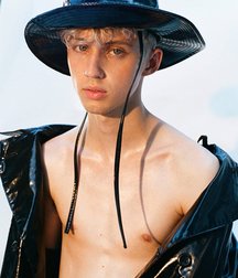 Hot Idols: Troye Sivan 5dbdd4946e3f6.jpg
