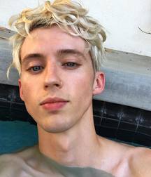 Hot Idols: Troye Sivan 5dbdd49f89e76.jpg