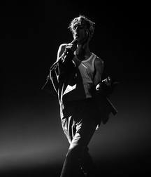 Hot Idols: Troye Sivan 5dbdd4a134086.jpg