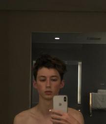 Hot Idols: Troye Sivan 5dbdd4af2a28b.jpg