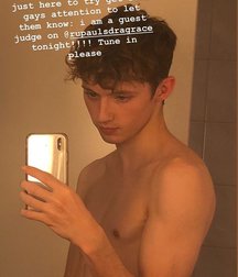 Hot Idols: Troye Sivan 5dbdd4b87b8a5.jpg