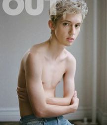 Hot Idols: Troye Sivan 5dbdd4c651740.jpg