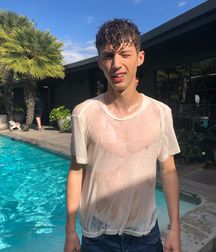Hot Idols: Troye Sivan 5dbdd4cb67491.jpg