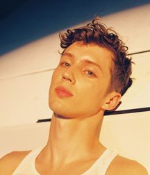 Hot Idols: Troye Sivan 5dbdd4d85e1f9.jpg