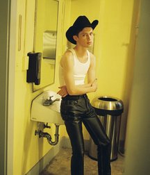 Hot Idols: Troye Sivan 5dbdd4e31537e.jpg