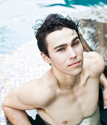 Hot Idols: Max Schneider 5dc66b53332bd.jpg