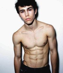 Hot Idols: Max Schneider 5dc66be42f63f.jpg