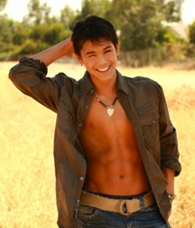 Hot Idols: Booboo Stewart 5dca01d018137.jpg