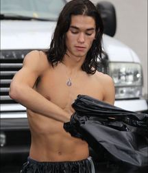 Hot Idols: Booboo Stewart 5dca0273b293d.jpg