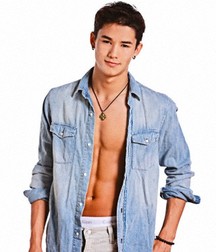 Hot Idols: Booboo Stewart 5dca029c0f26e.jpg