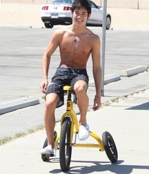 Hot Idols: Booboo Stewart 5dca02c057136.jpg
