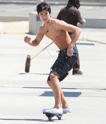Hot Idols: Booboo Stewart 5dca02c1f35ce.jpg