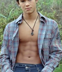 Hot Idols: Booboo Stewart 5dca02f0506b6.jpg