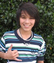 Hot Idols: Booboo Stewart 5dca0302b7f2b.jpg