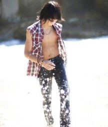 Hot Idols: Booboo Stewart 5dca030a6b115.jpg