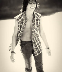 Hot Idols: Booboo Stewart 5dca030d8d4b4.jpg