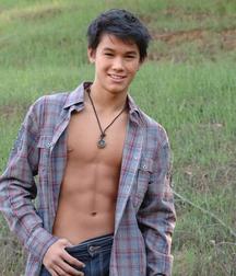Hot Idols: Booboo Stewart 5dca03106ffb9.jpg