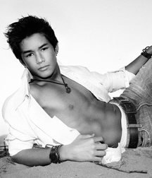 Hot Idols: Booboo Stewart 5dca03127b28d.jpg