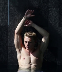 Hot Idols: Ben Hardy 5dcf7a0fd4881.jpg