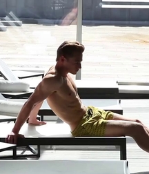 Hot Idols: Ben Hardy 5dcf7a1975f14.jpg
