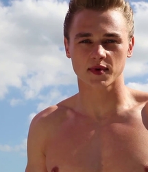 Hot Idols: Ben Hardy 5dcf7a36e6231.jpg