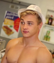 Hot Idols: Ben Hardy 5dcf7a42b1573.jpg
