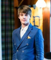 Hot Idols: Mitchell Hope 5dd036ea4b571.jpg