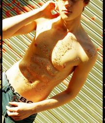 Hot Idols: Mitchell Hope 5dd036f199f99.jpg